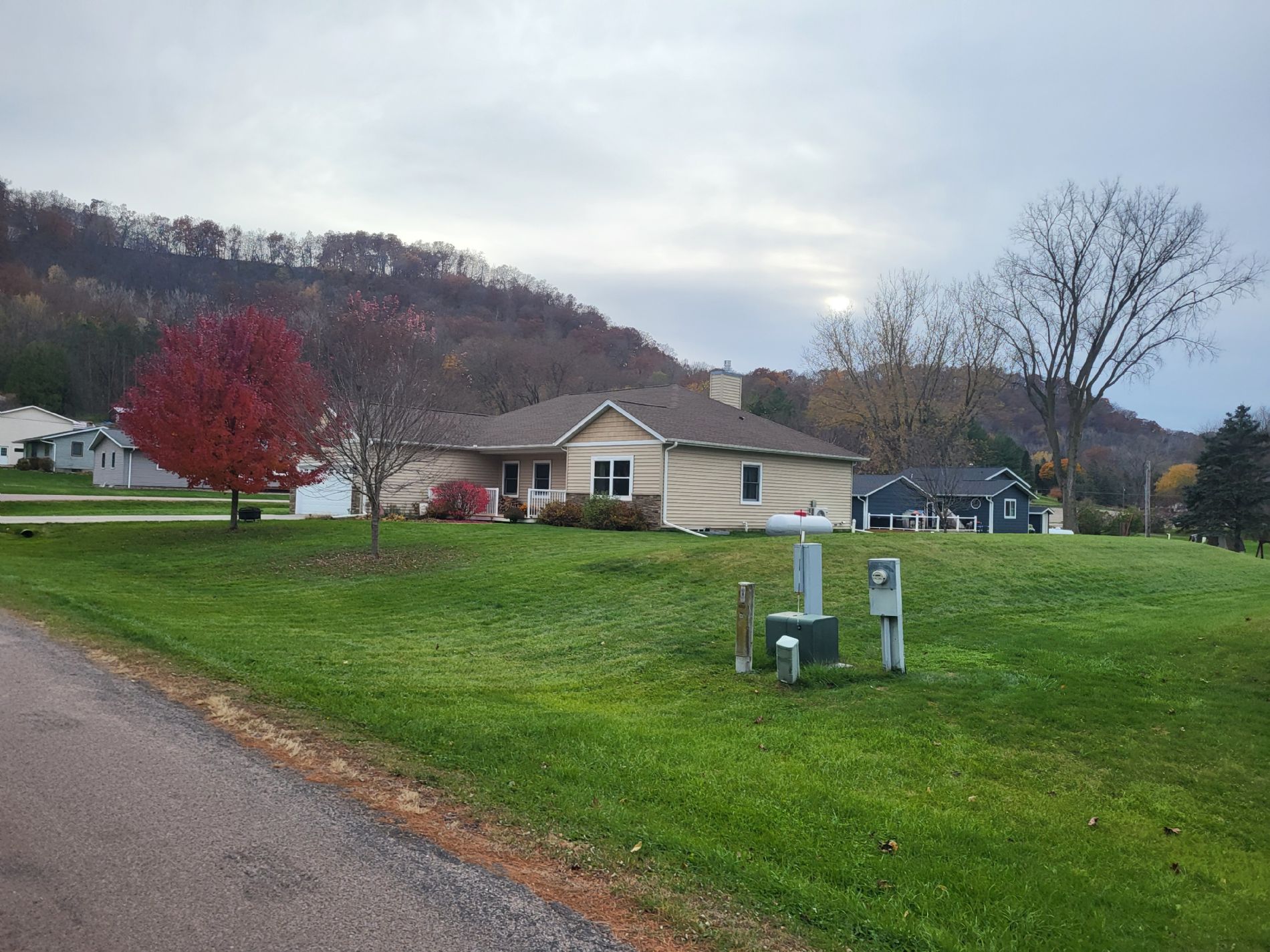 Notice the great views and large, spaced-out neighborhood.