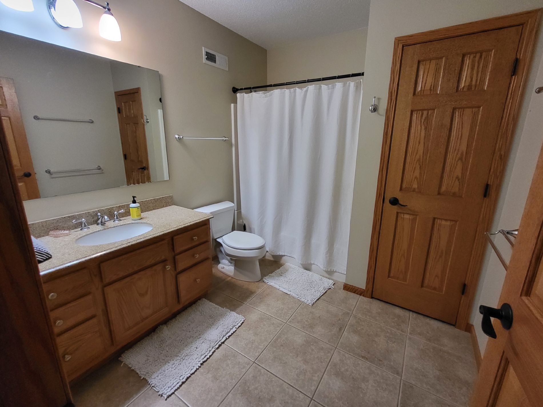 Downstairs full bath with closet