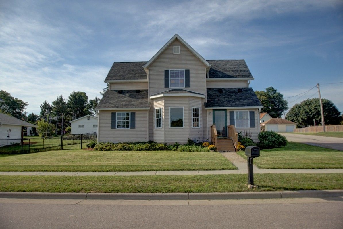 Bangor Home, WI Real Estate Listing