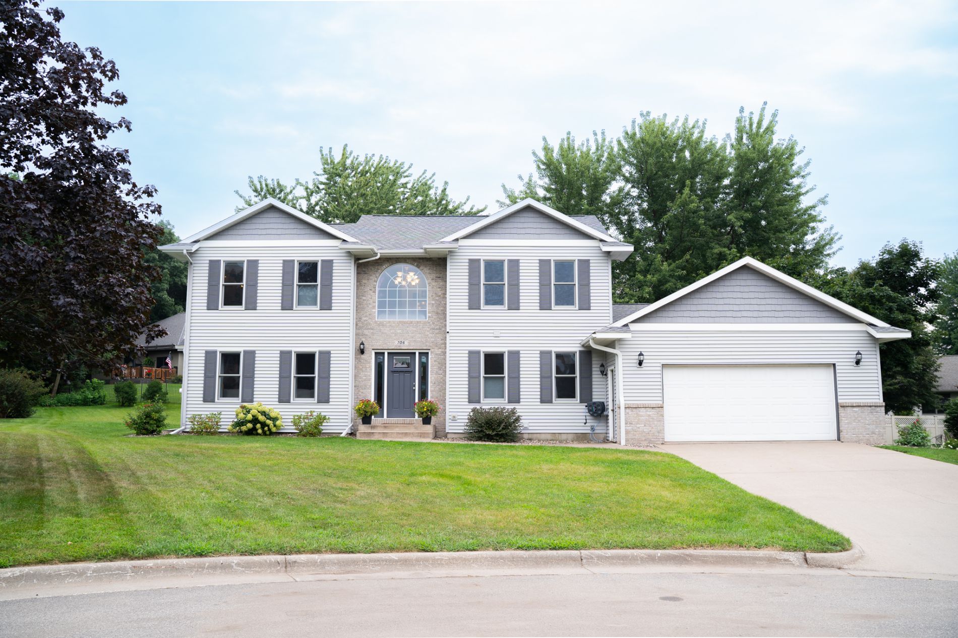 Holmen Home, WI Real Estate Listing